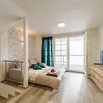 Downtown Royal Apartment