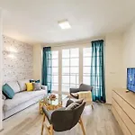 Downtown Royal Apartment *