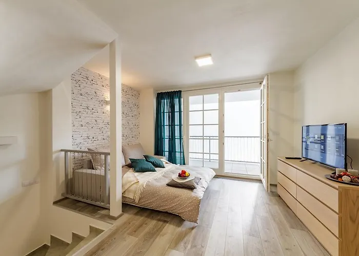 Downtown Royal Apartment